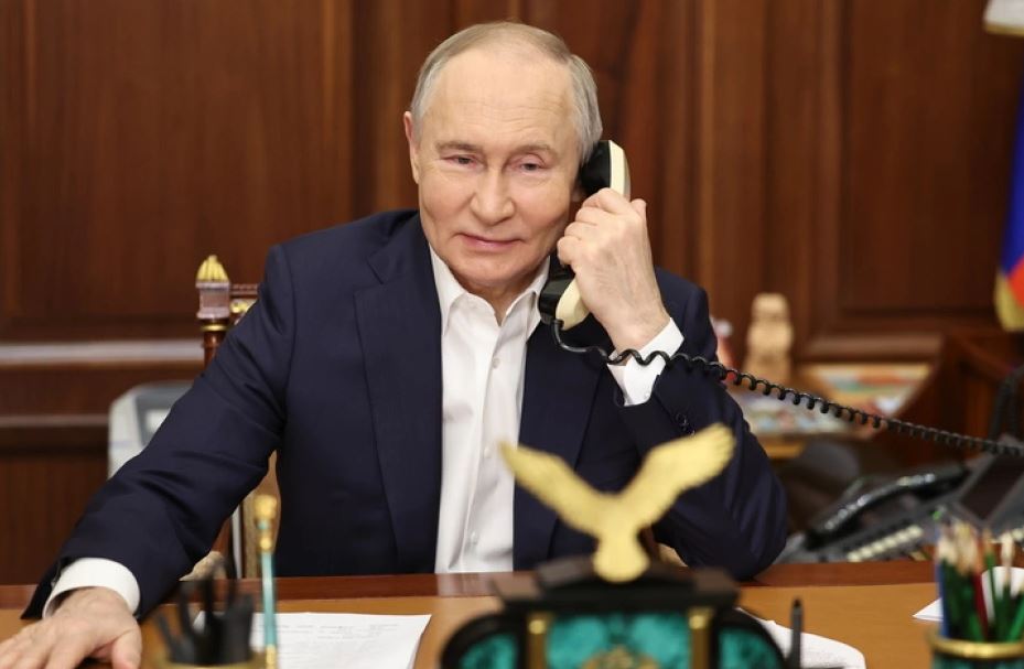 putin telefon